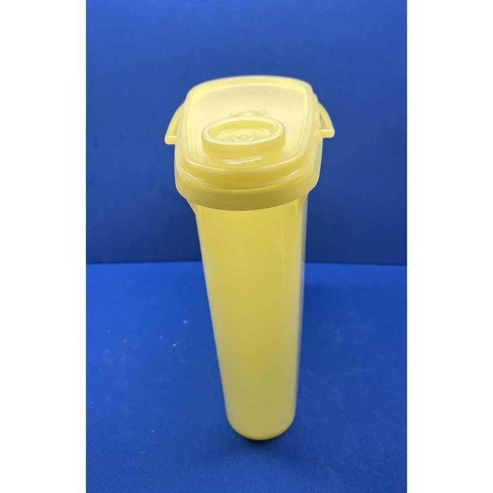 Vintage Tupperware Yellow‎ Store N Pour 32oz Pourable Container Lid Pitcher